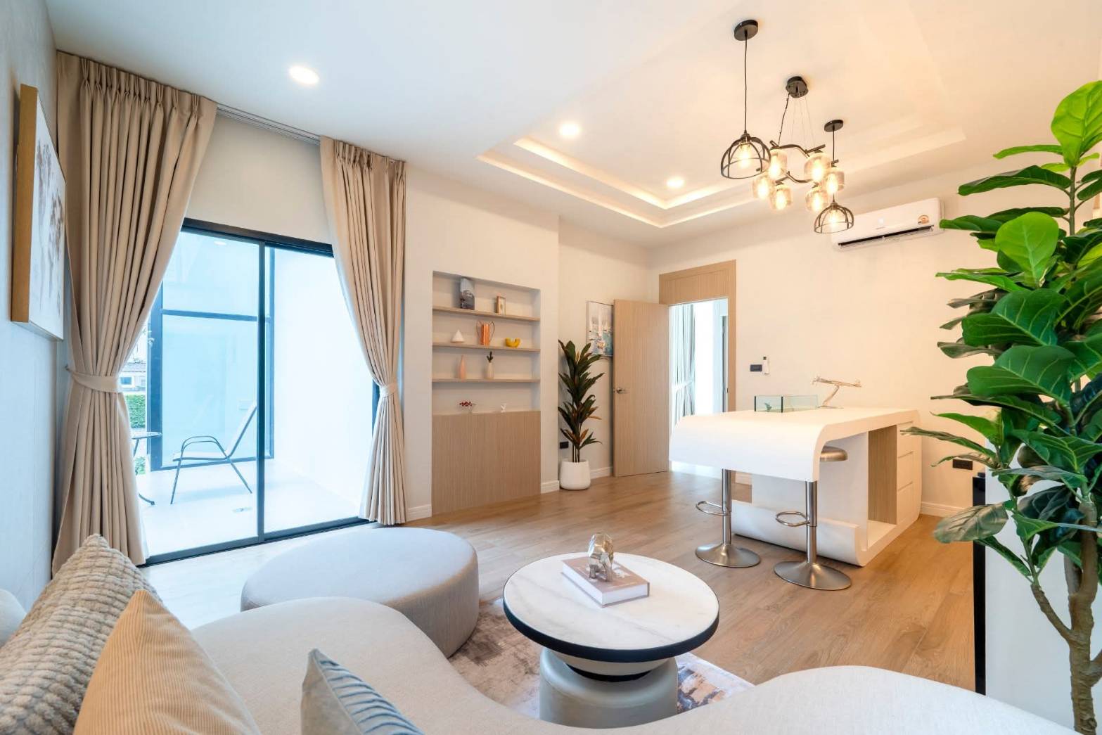 For sale : Ultra-Luxury Pool Villa | 4 Beds (En-suite) & 8 Baths, Huge Space (612 SQM.) on 152 SQW. Land