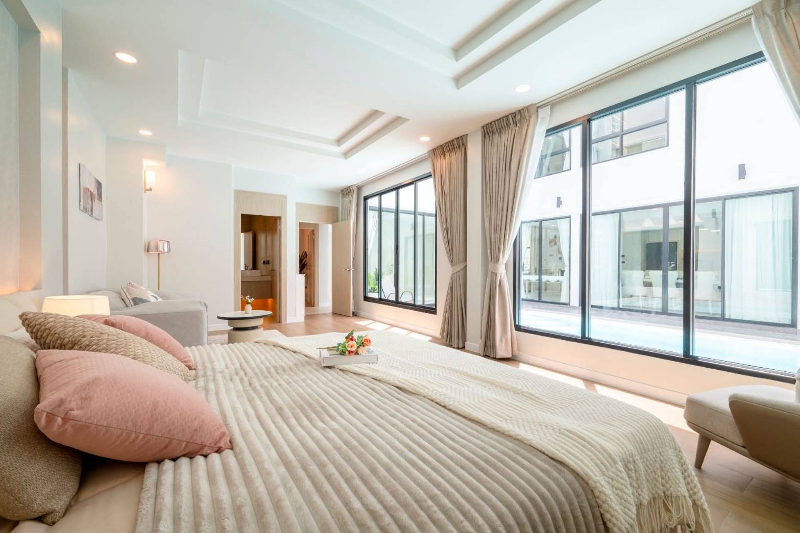For sale : Ultra-Luxury Pool Villa | 4 Beds (En-suite) & 8 Baths, Huge Space (612 SQM.) on 152 SQW. Land
