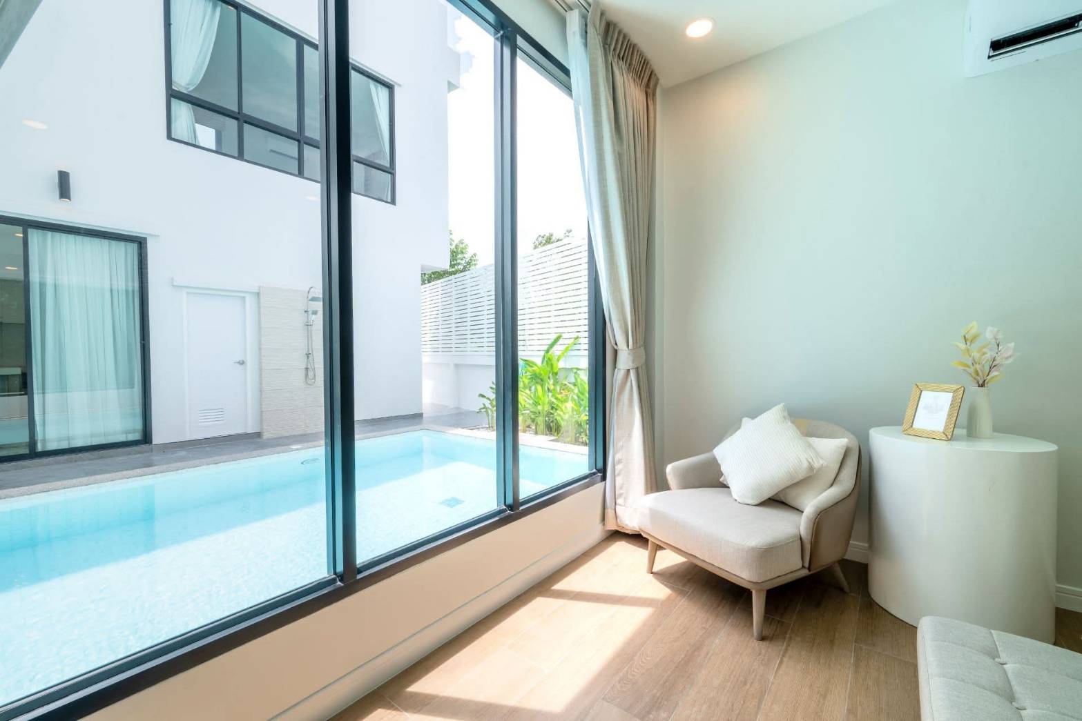 For sale : Ultra-Luxury Pool Villa | 4 Beds (En-suite) & 8 Baths, Huge Space (612 SQM.) on 152 SQW. Land