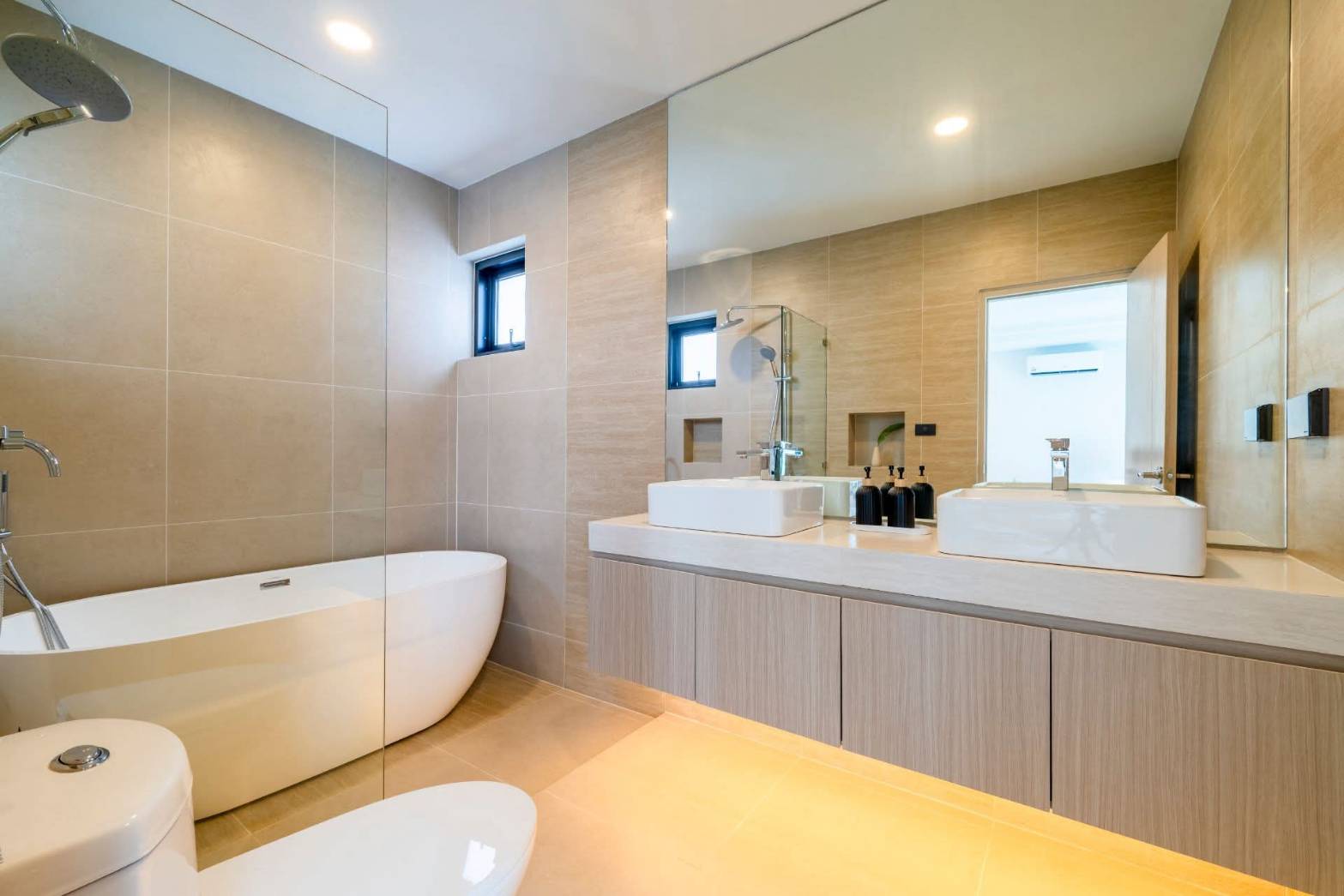 For sale : Ultra-Luxury Pool Villa | 4 Beds (En-suite) & 8 Baths, Huge Space (612 SQM.) on 152 SQW. Land