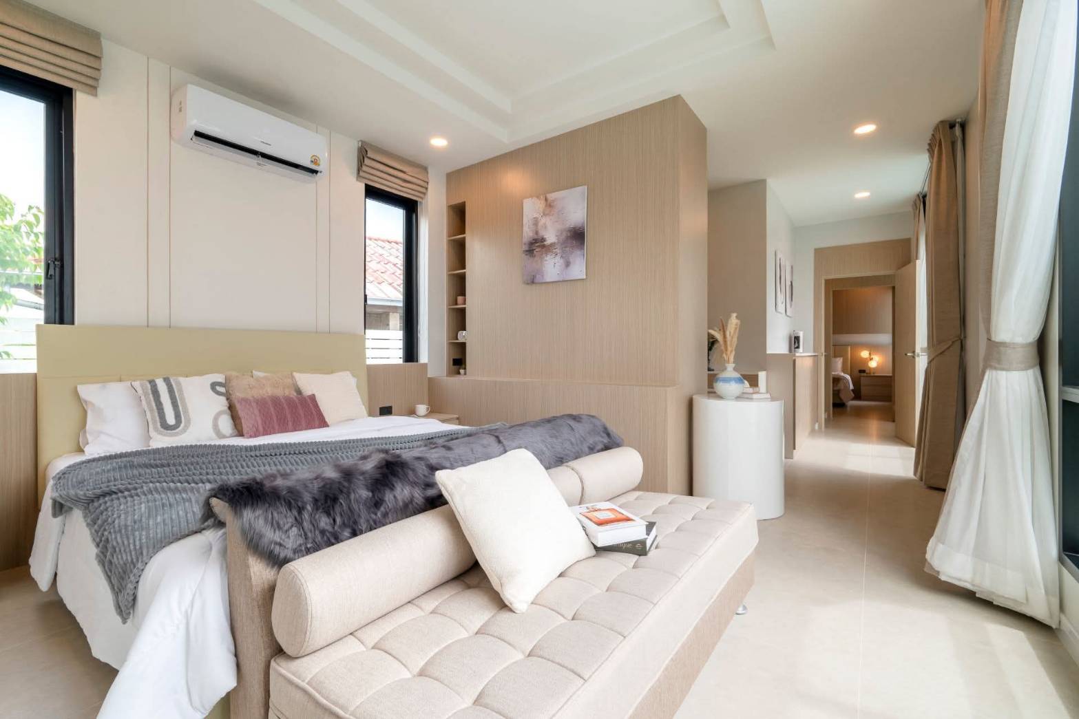 For sale : Ultra-Luxury Pool Villa | 4 Beds (En-suite) & 8 Baths, Huge Space (612 SQM.) on 152 SQW. Land