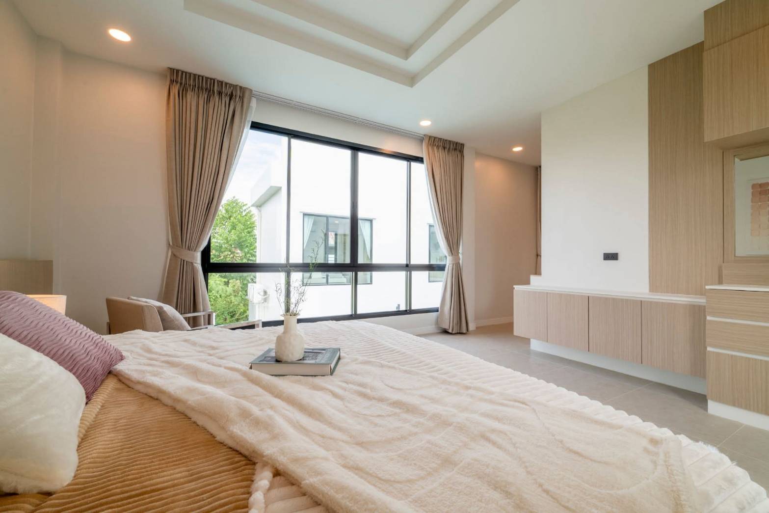 For sale : Ultra-Luxury Pool Villa | 4 Beds (En-suite) & 8 Baths, Huge Space (612 SQM.) on 152 SQW. Land