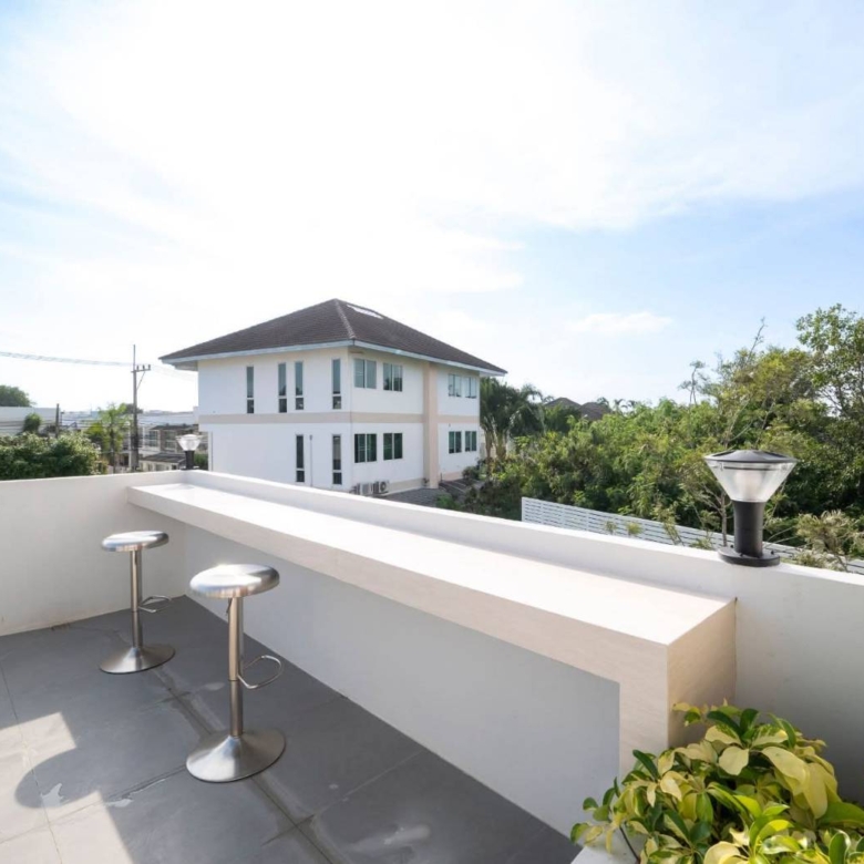For sale : Ultra-Luxury Pool Villa | 4 Beds (En-suite) & 8 Baths, Huge Space (612 SQM.) on 152 SQW. Land