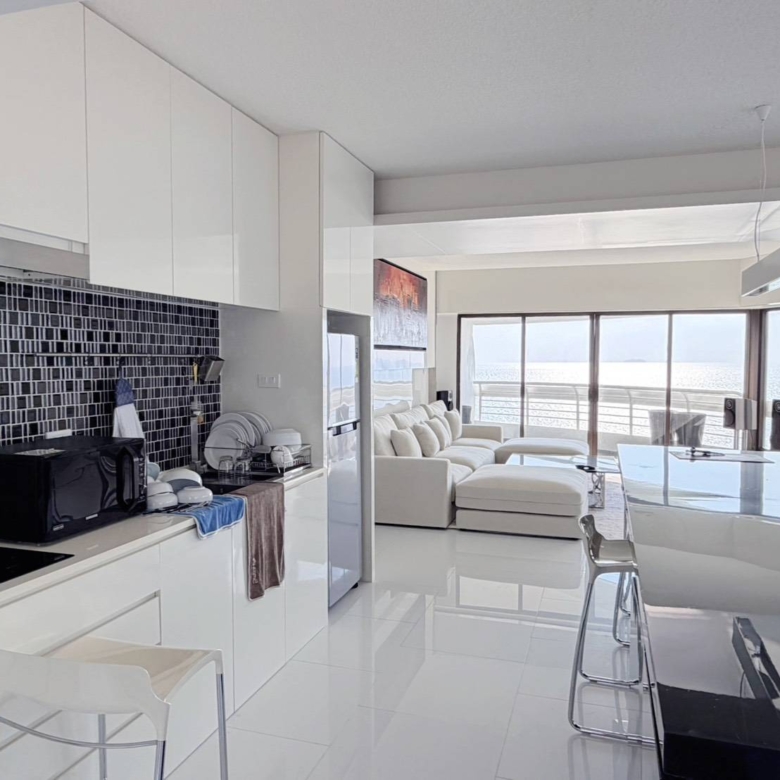 For Sale : Stunning Sea View | Massive 2-Bed Condo (164 Sq.m.) on 12th Floor, Foreign Quota