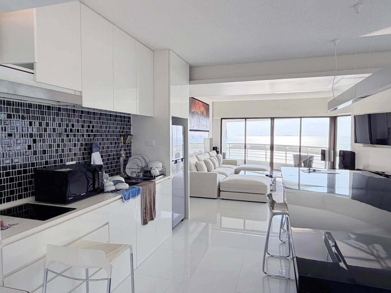 For Sale : Stunning Sea View | Massive 2-Bed Condo (164 Sq.m.) on 12th Floor, Foreign Quota