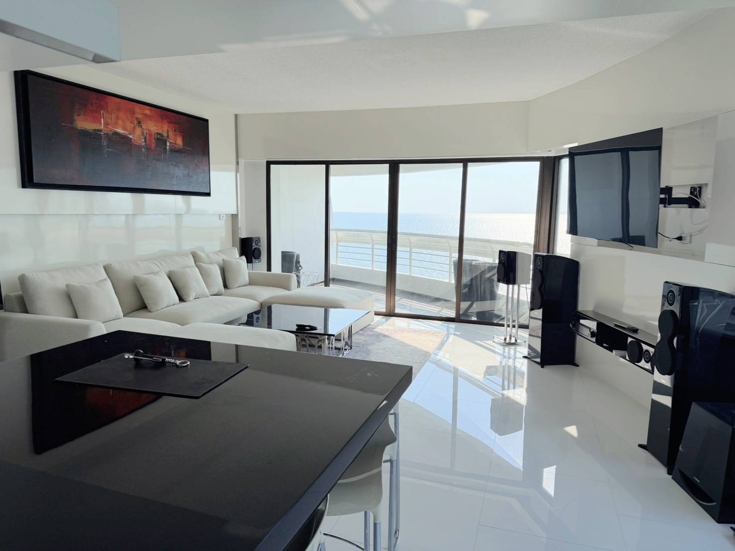 For Sale : Stunning Sea View | Massive 2-Bed Condo (164 Sq.m.) on 12th Floor, Foreign Quota