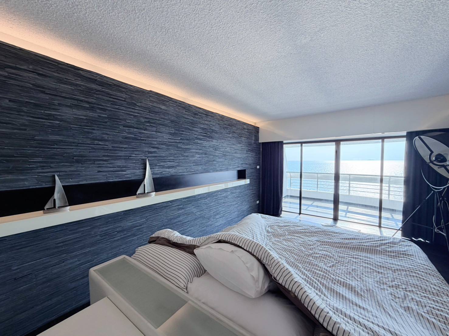 For Sale : Stunning Sea View | Massive 2-Bed Condo (164 Sq.m.) on 12th Floor, Foreign Quota