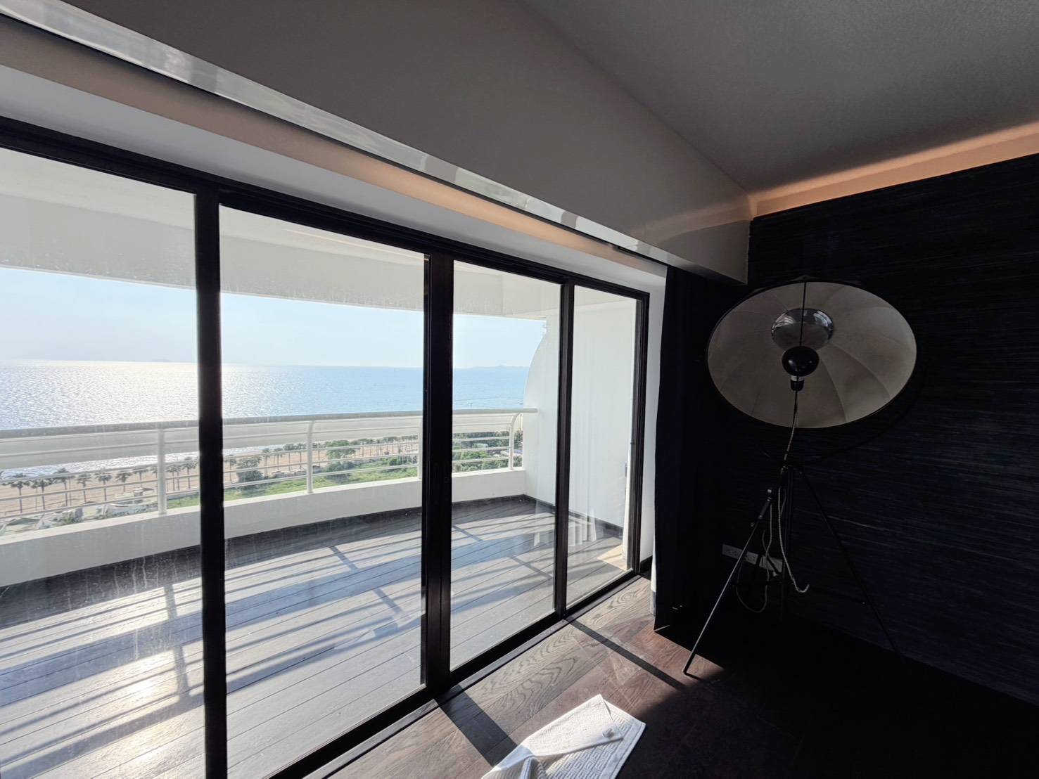 For Sale : Stunning Sea View | Massive 2-Bed Condo (164 Sq.m.) on 12th Floor, Foreign Quota