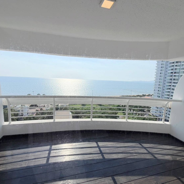 For Sale : Stunning Sea View | Massive 2-Bed Condo (164 Sq.m.) on 12th Floor, Foreign Quota