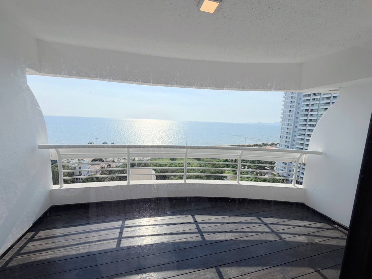 For Sale : Stunning Sea View | Massive 2-Bed Condo (164 Sq.m.) on 12th Floor, Foreign Quota