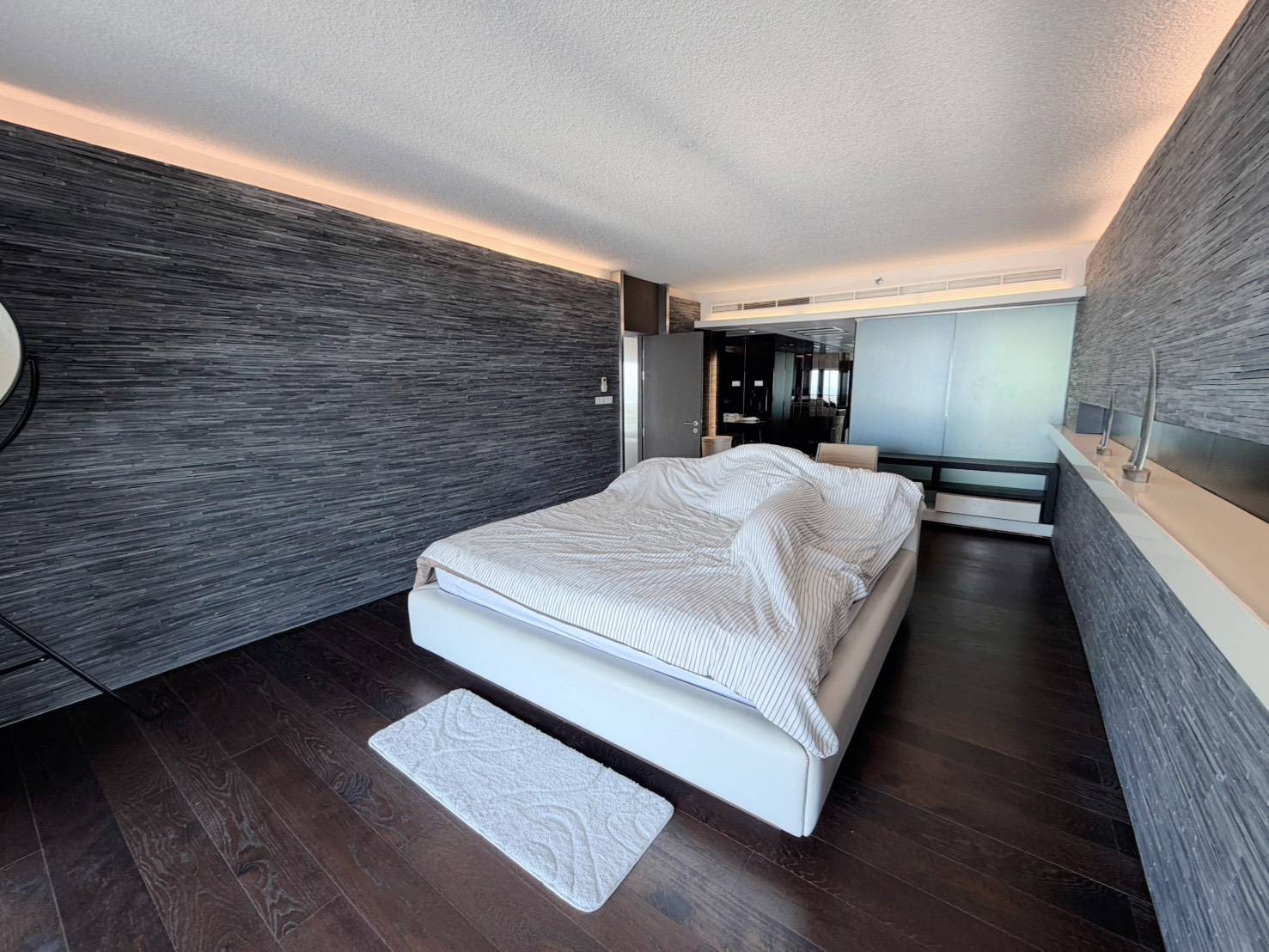 For Sale : Stunning Sea View | Massive 2-Bed Condo (164 Sq.m.) on 12th Floor, Foreign Quota