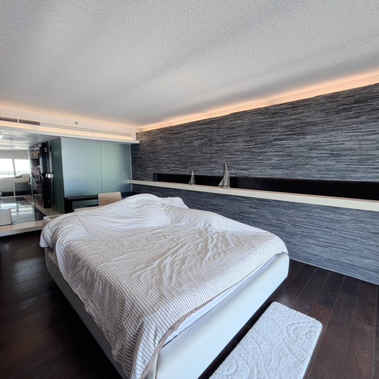For Sale : Stunning Sea View | Massive 2-Bed Condo (164 Sq.m.) on 12th Floor, Foreign Quota