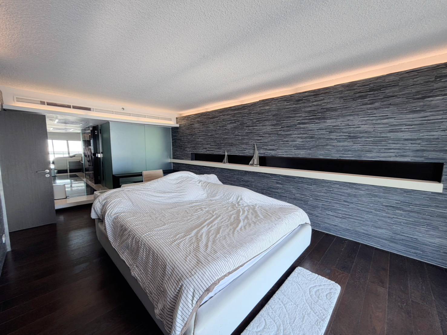 For Sale : Stunning Sea View | Massive 2-Bed Condo (164 Sq.m.) on 12th Floor, Foreign Quota