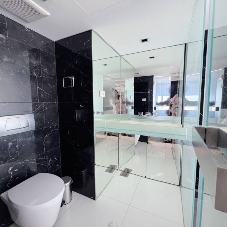 For Sale : Stunning Sea View | Massive 2-Bed Condo (164 Sq.m.) on 12th Floor, Foreign Quota