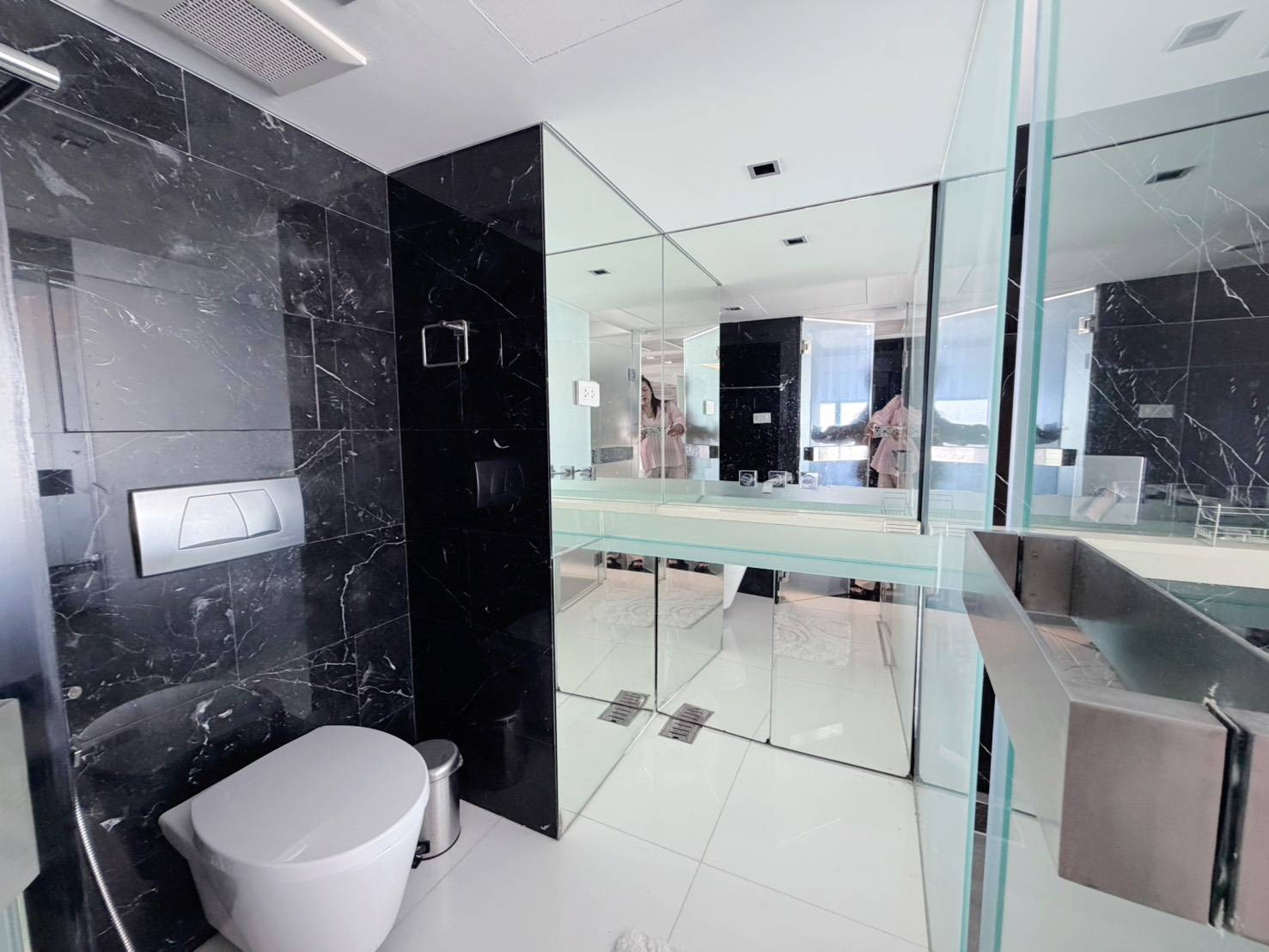 For Sale : Stunning Sea View | Massive 2-Bed Condo (164 Sq.m.) on 12th Floor, Foreign Quota