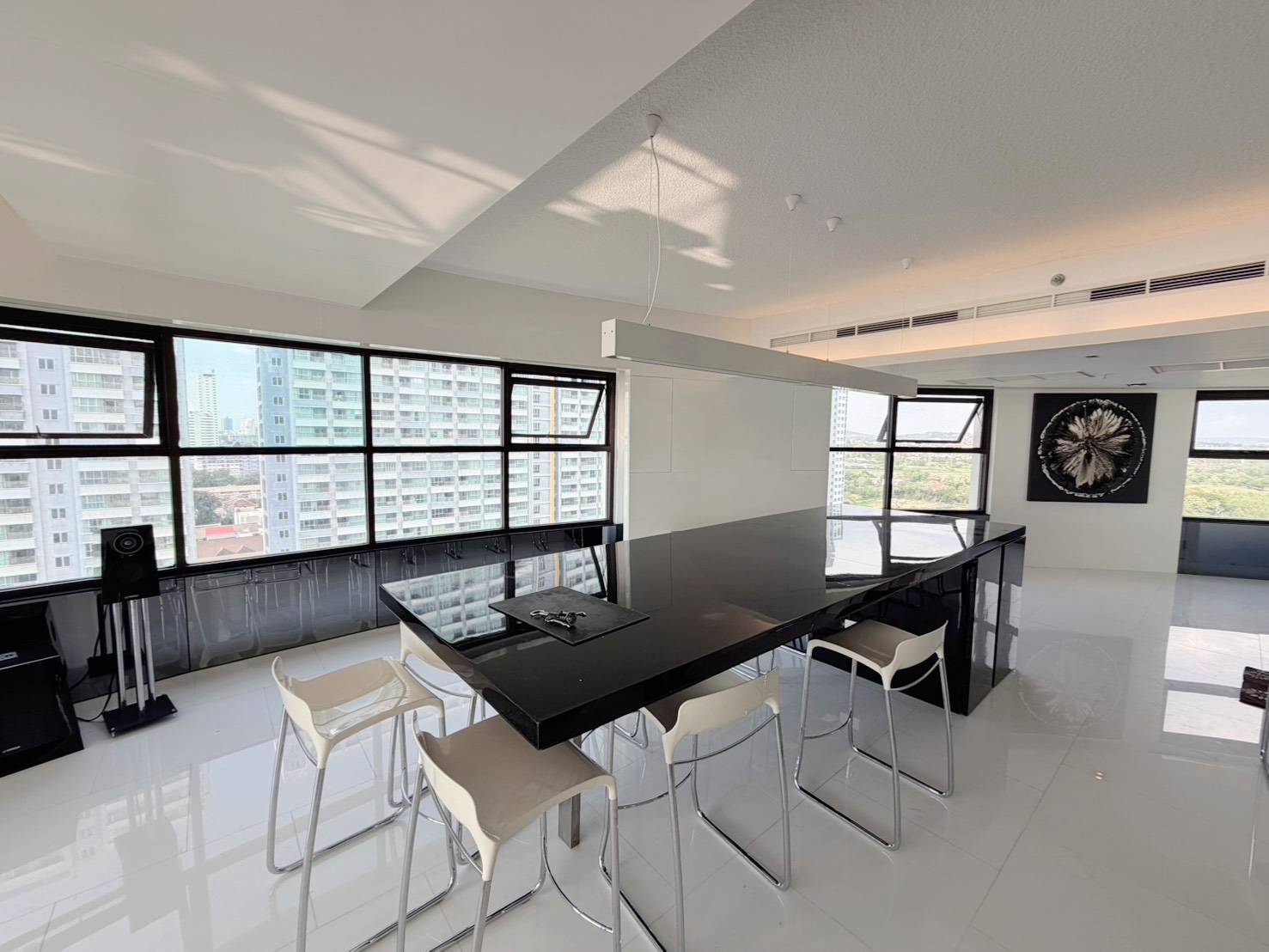 For Sale : Stunning Sea View | Massive 2-Bed Condo (164 Sq.m.) on 12th Floor, Foreign Quota