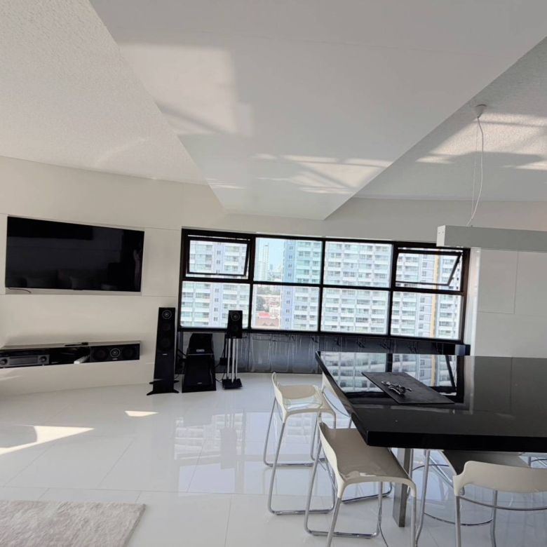 For Sale : Stunning Sea View | Massive 2-Bed Condo (164 Sq.m.) on 12th Floor, Foreign Quota