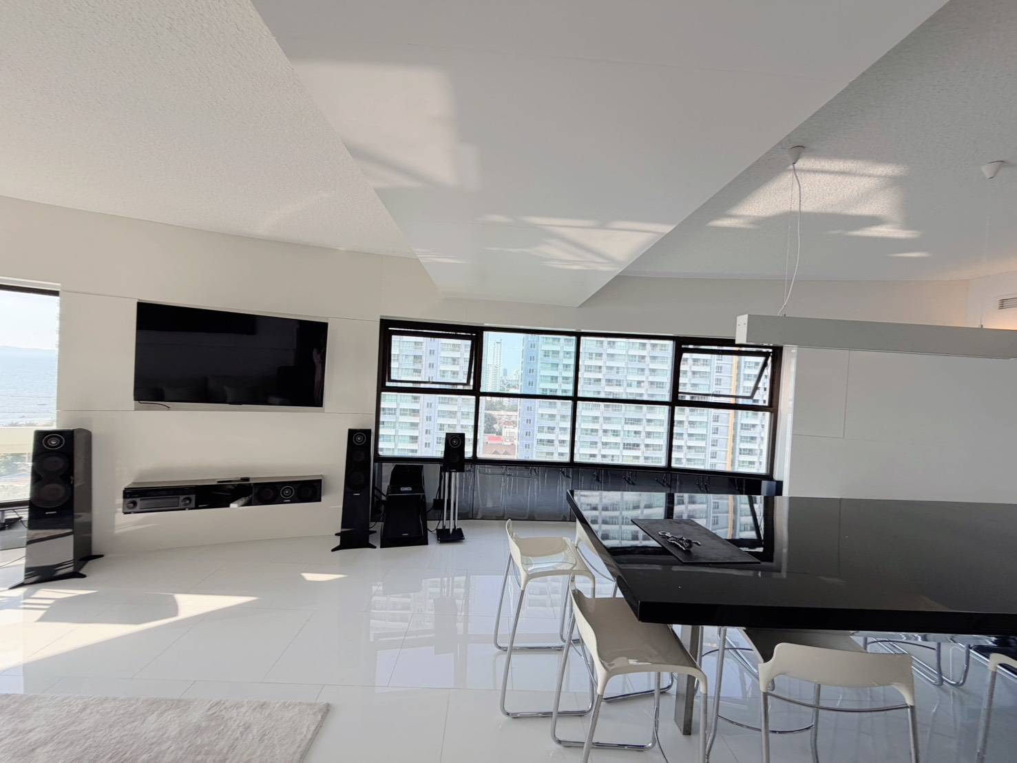 For Sale : Stunning Sea View | Massive 2-Bed Condo (164 Sq.m.) on 12th Floor, Foreign Quota