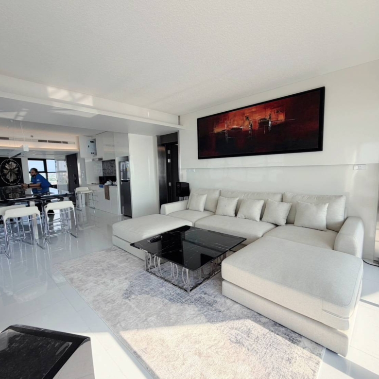 For Sale : Stunning Sea View | Massive 2-Bed Condo (164 Sq.m.) on 12th Floor, Foreign Quota