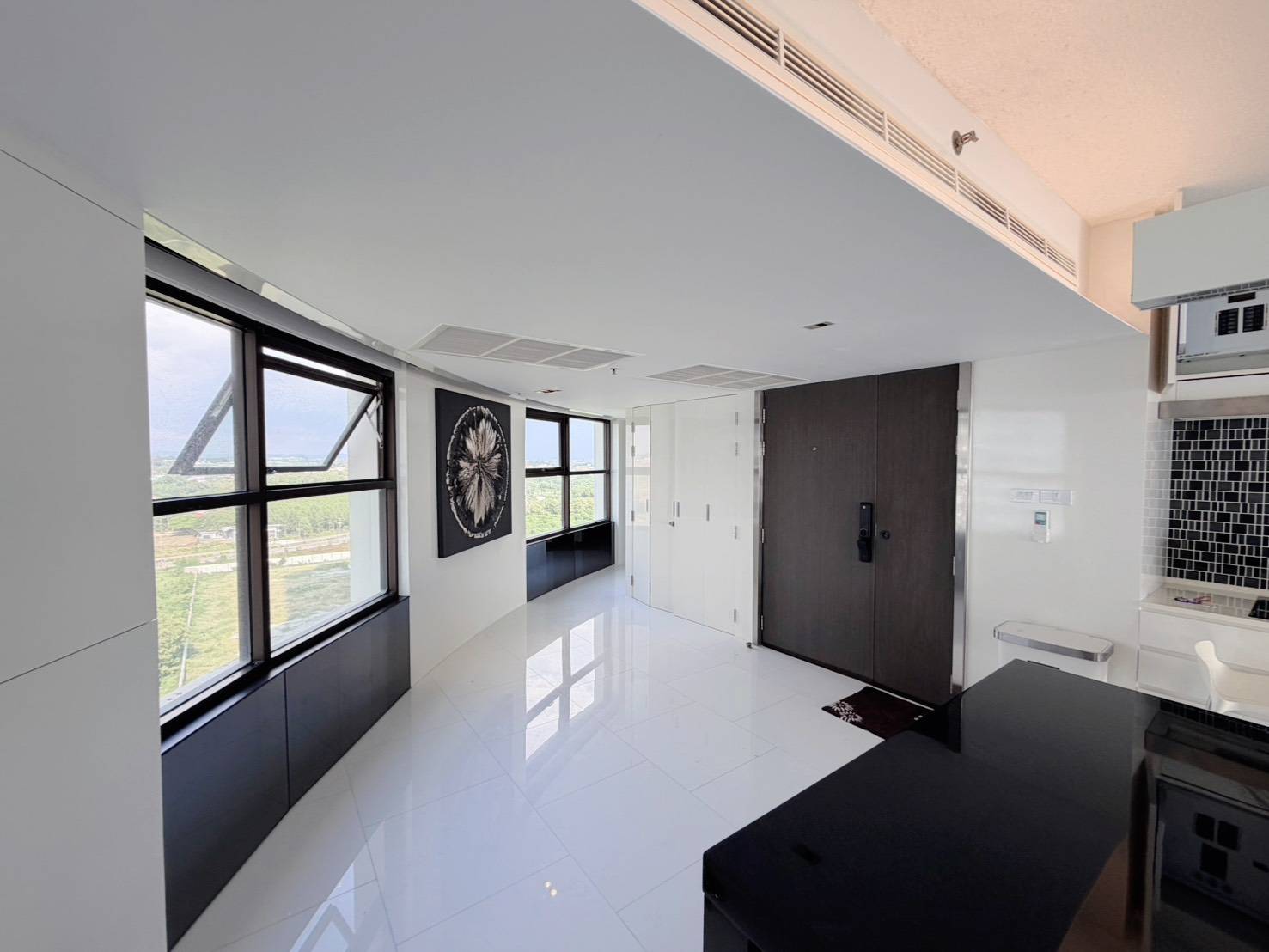 For Sale : Stunning Sea View | Massive 2-Bed Condo (164 Sq.m.) on 12th Floor, Foreign Quota