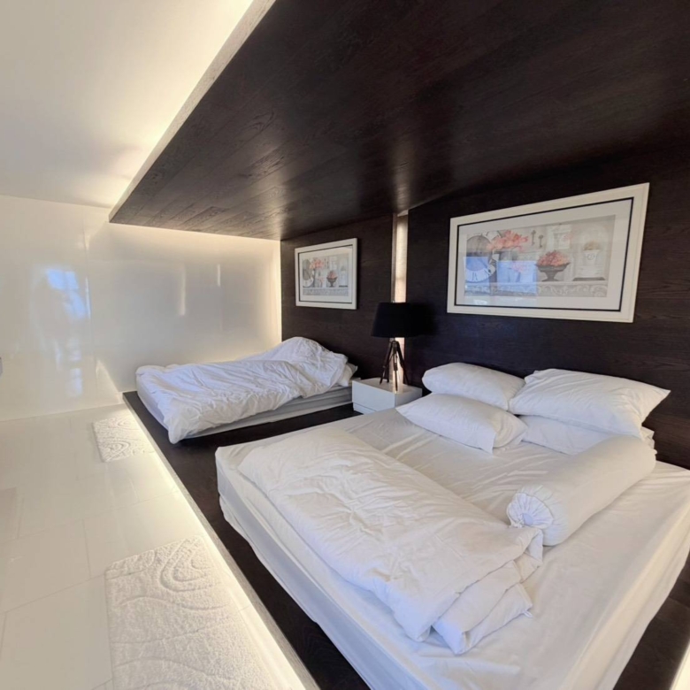 For Sale : Stunning Sea View | Massive 2-Bed Condo (164 Sq.m.) on 12th Floor, Foreign Quota