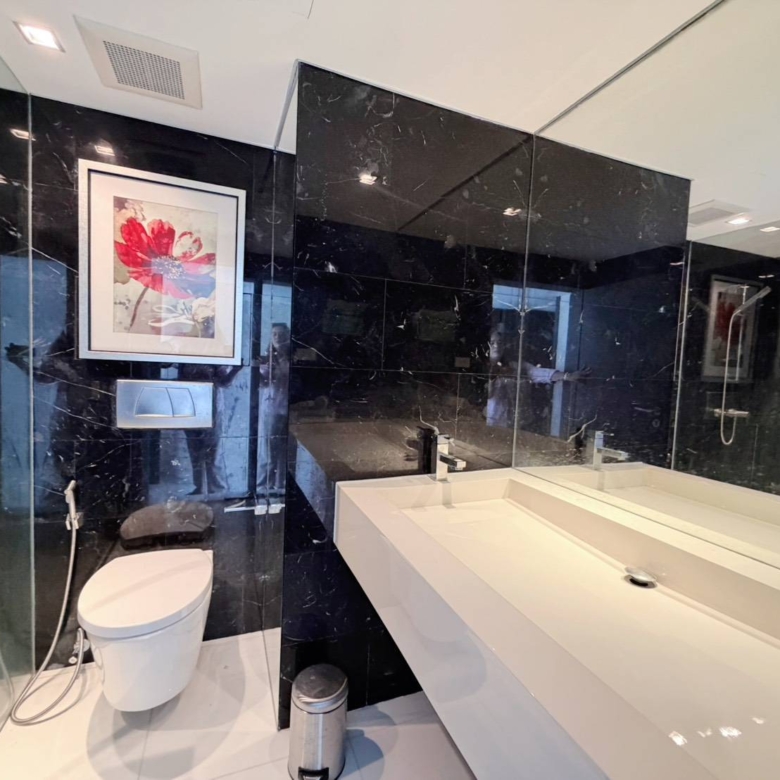 For Sale : Stunning Sea View | Massive 2-Bed Condo (164 Sq.m.) on 12th Floor, Foreign Quota