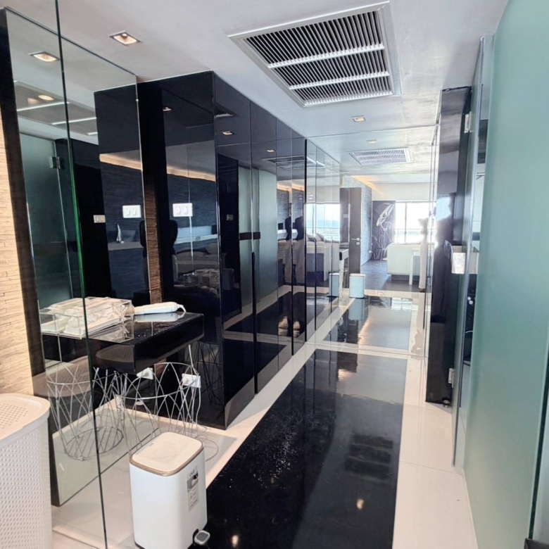 For Sale : Stunning Sea View | Massive 2-Bed Condo (164 Sq.m.) on 12th Floor, Foreign Quota