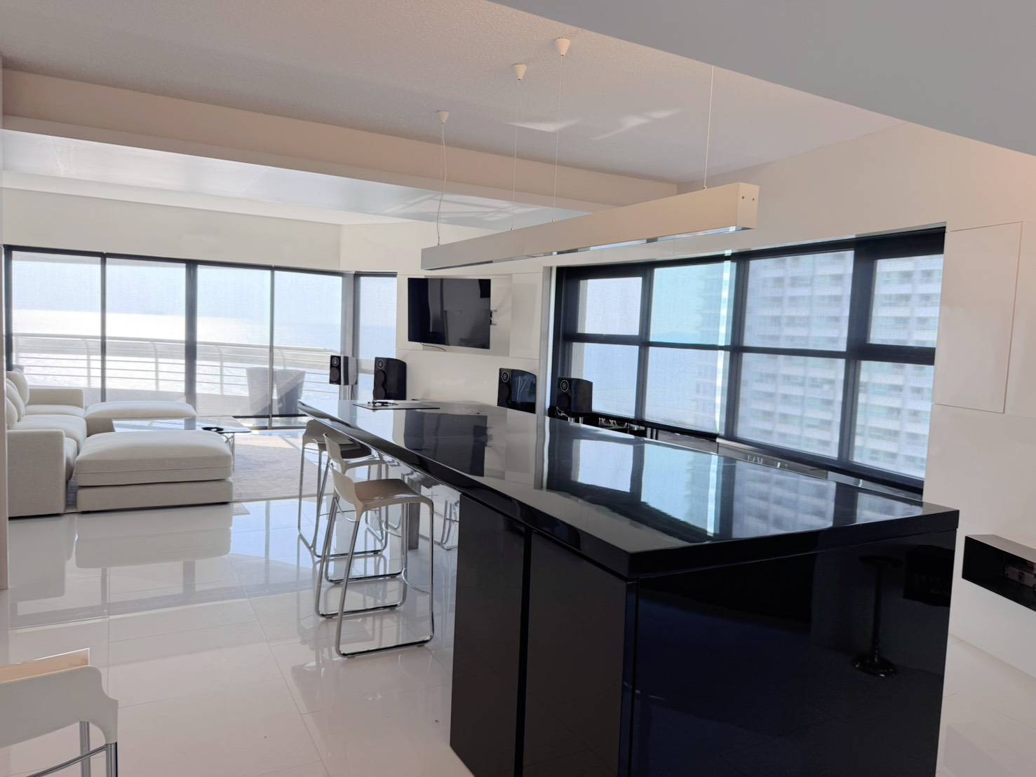 For Sale : Stunning Sea View | Massive 2-Bed Condo (164 Sq.m.) on 12th Floor, Foreign Quota