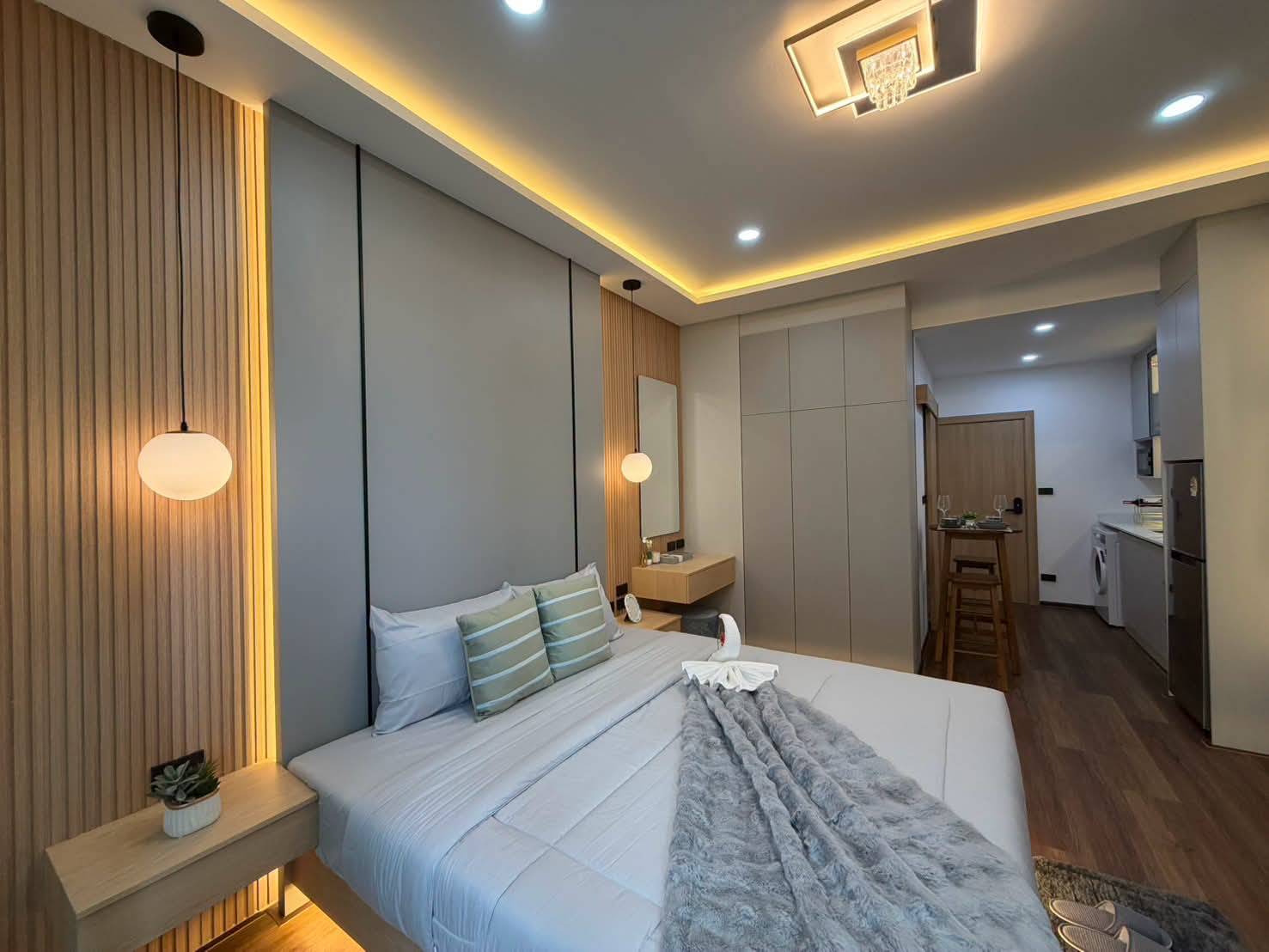 For sale : Prime Location on Pratumnak Hill | Fully Furnished Studio (32 SQM.) on 3rd Floor