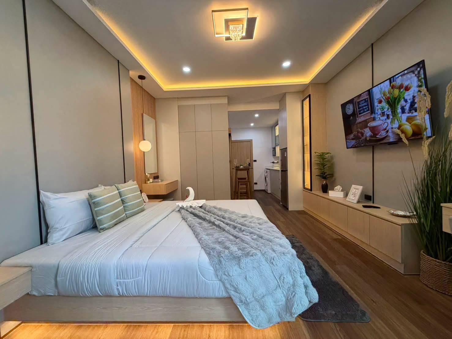 For sale : Prime Location on Pratumnak Hill | Fully Furnished Studio (32 SQM.) on 3rd Floor