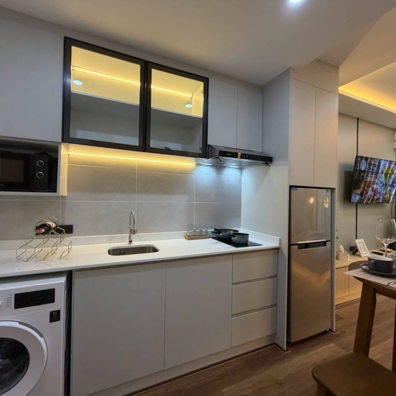 For sale : Prime Location on Pratumnak Hill | Fully Furnished Studio (32 SQM.) on 3rd Floor