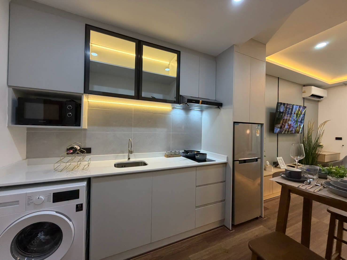 For sale : Prime Location on Pratumnak Hill | Fully Furnished Studio (32 SQM.) on 3rd Floor