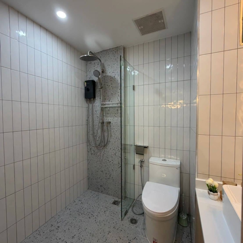 For sale : Prime Location on Pratumnak Hill | Fully Furnished Studio (32 SQM.) on 3rd Floor