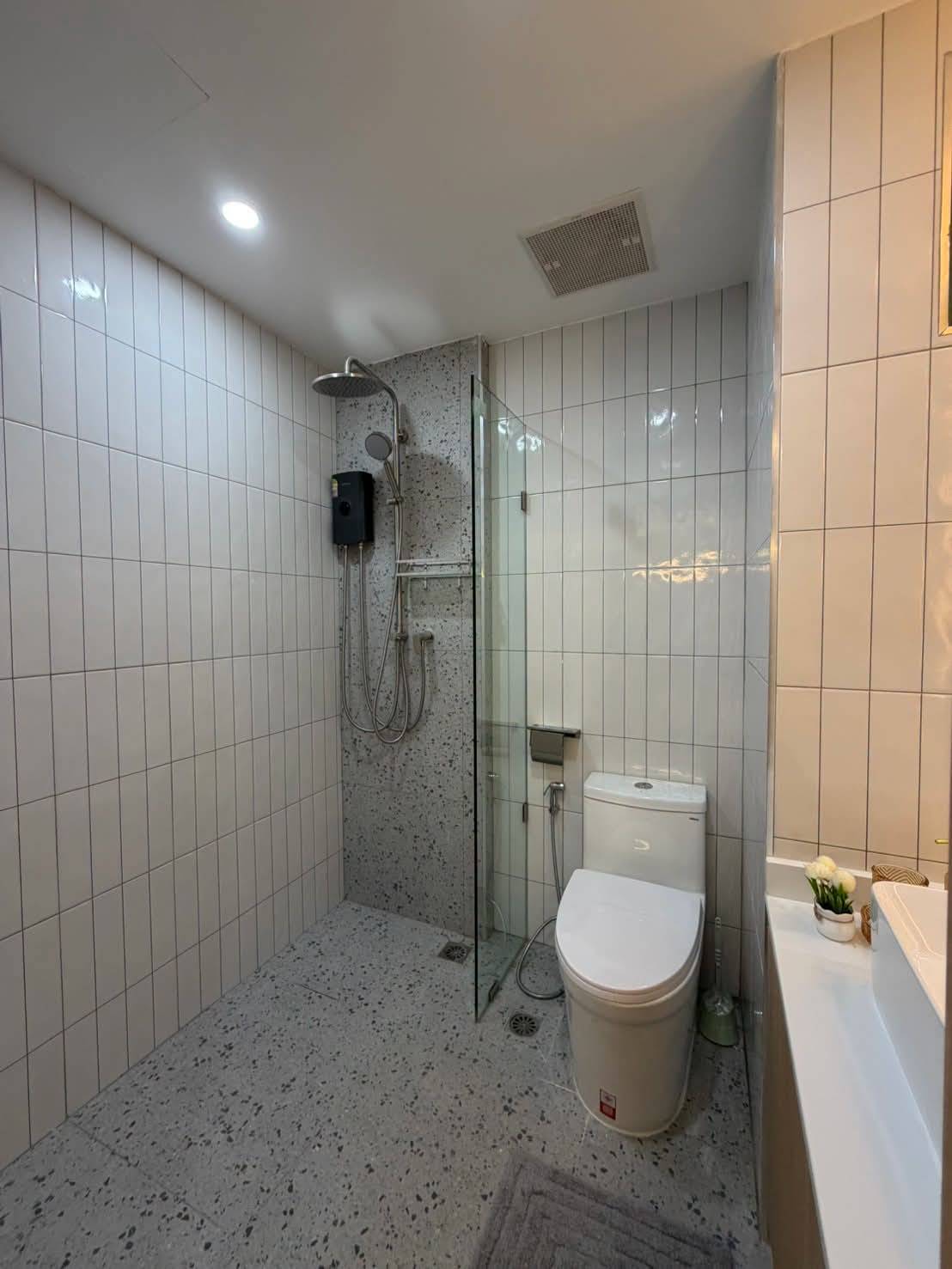For sale : Prime Location on Pratumnak Hill | Fully Furnished Studio (32 SQM.) on 3rd Floor