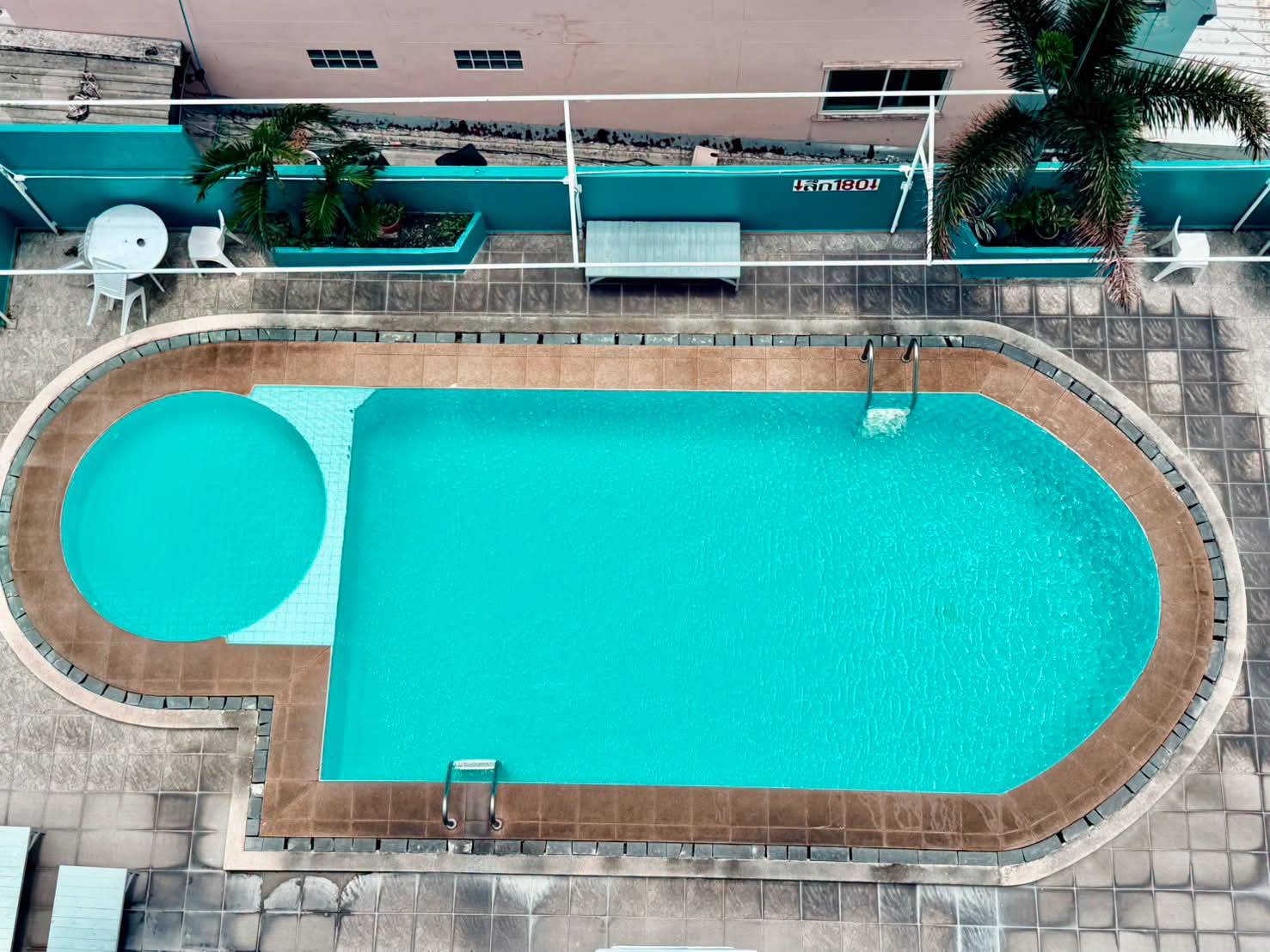 For sale : Prime Location on Pratumnak Hill | Fully Furnished Studio (32 SQM.) on 3rd Floor