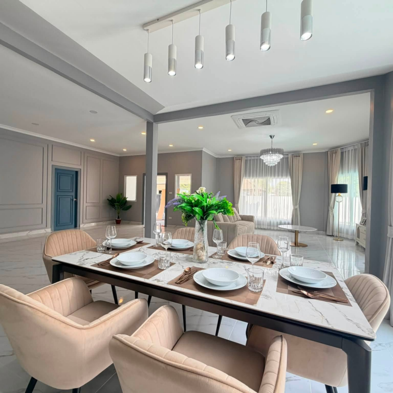 For sale : Luxury Pool Villa, 4 Beds, Private Pool & Huge Space (106 Sq.w.)