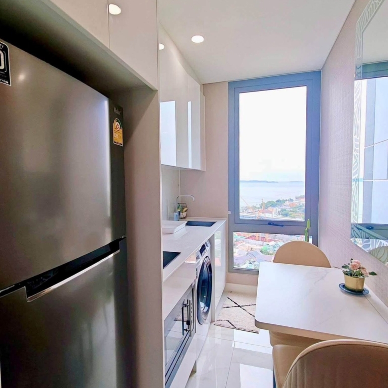 For sale : Great Value! Modern Unit with Great View & Best Price