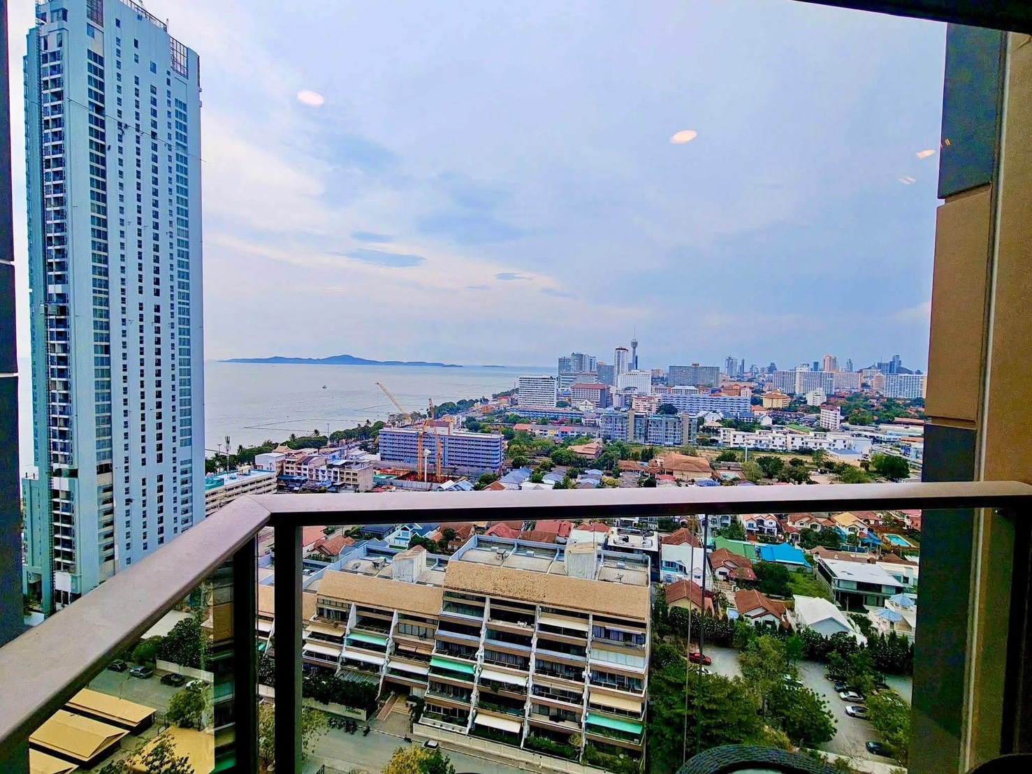 For sale : Great Value! Modern Unit with Great View & Best Price