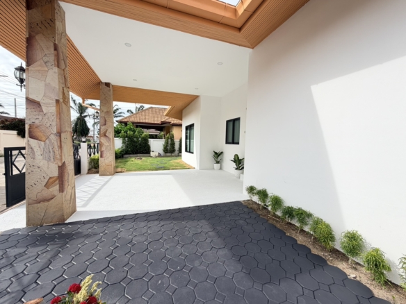 For sale : Best Price! 6.9M Baht, Modern Pool Villa with 75 SQW. Land Area