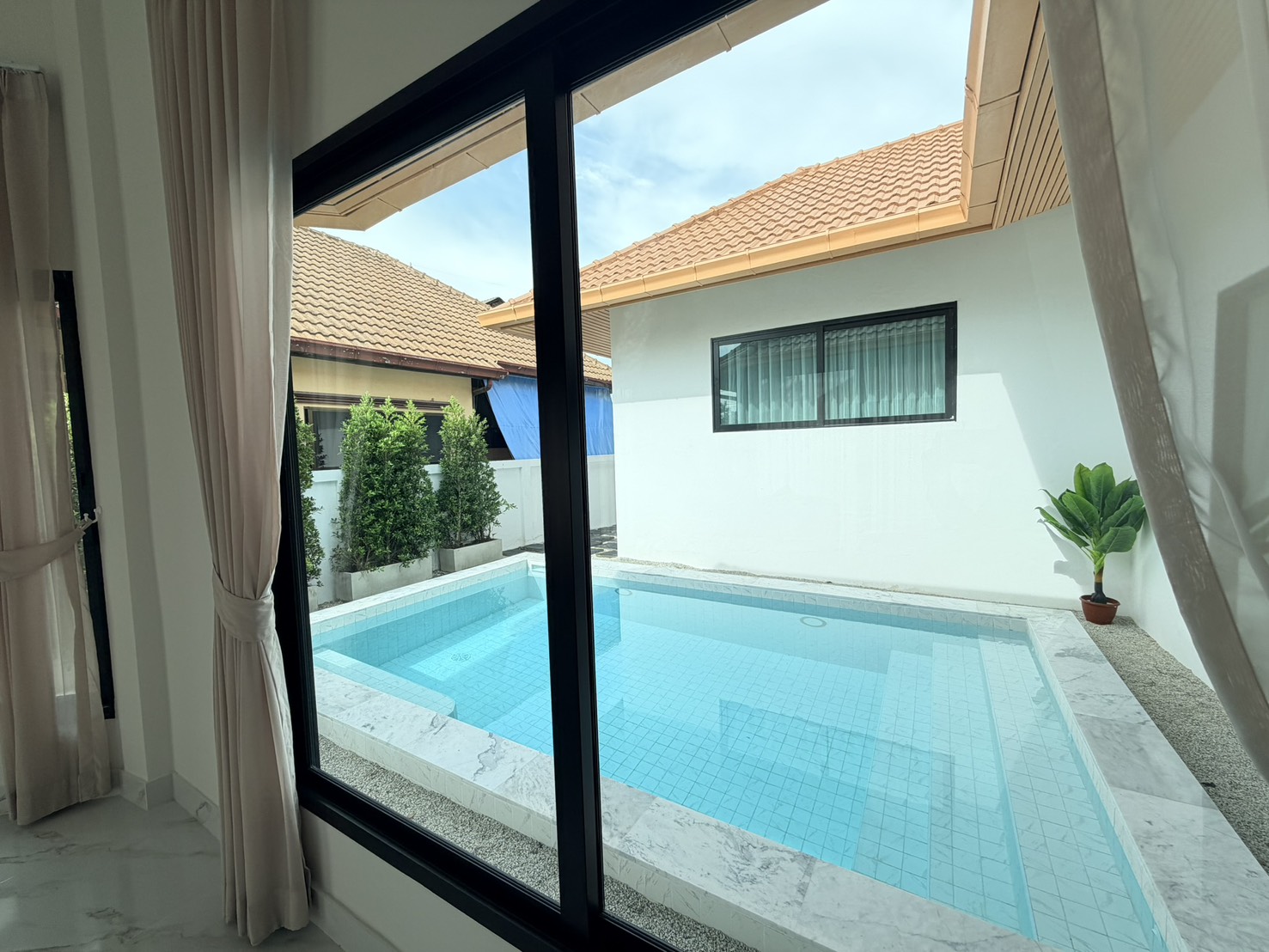 For sale : Best Price! 6.9M Baht, Modern Pool Villa with 75 SQW. Land Area