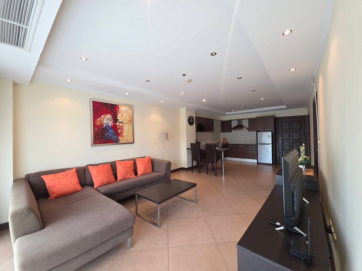 На продажу: просторный кондо с 1 спальней в The Residence Jomtien