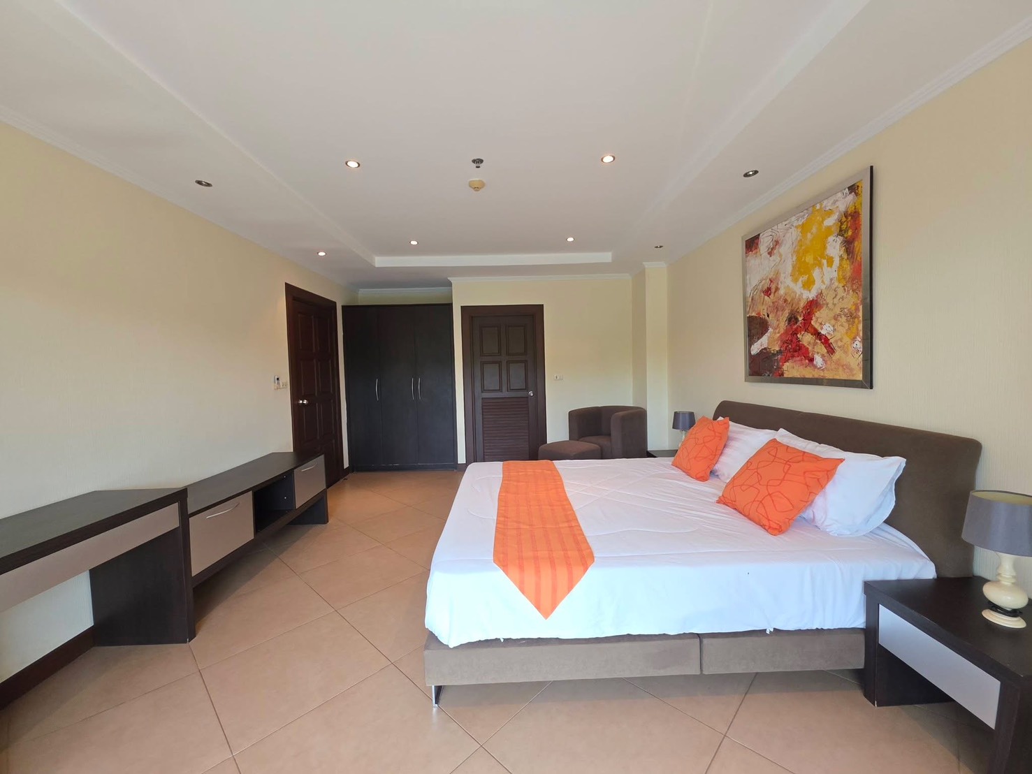 На продажу: просторный кондо с 1 спальней в The Residence Jomtien