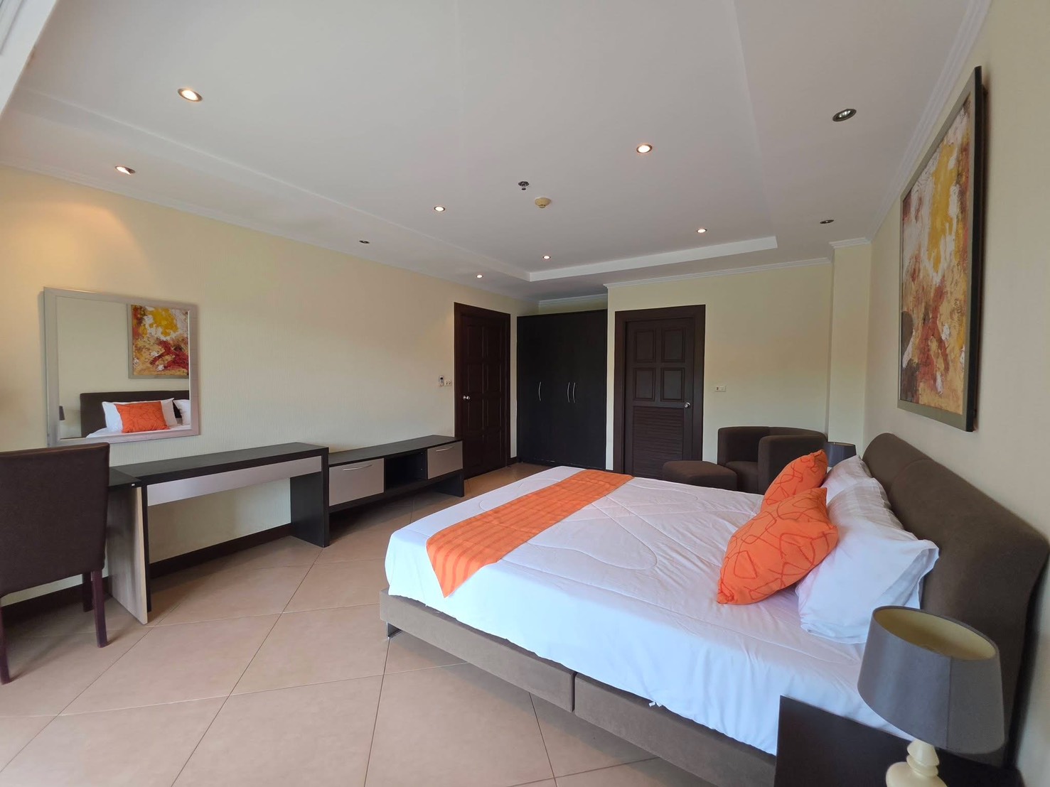 На продажу: просторный кондо с 1 спальней в The Residence Jomtien