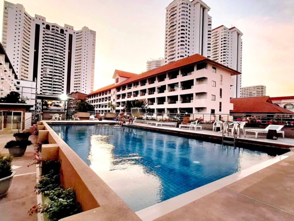 В аренду : Кондоминиум в аренду, всего 2 минуты до моря @ Jomtien Plaza Residence