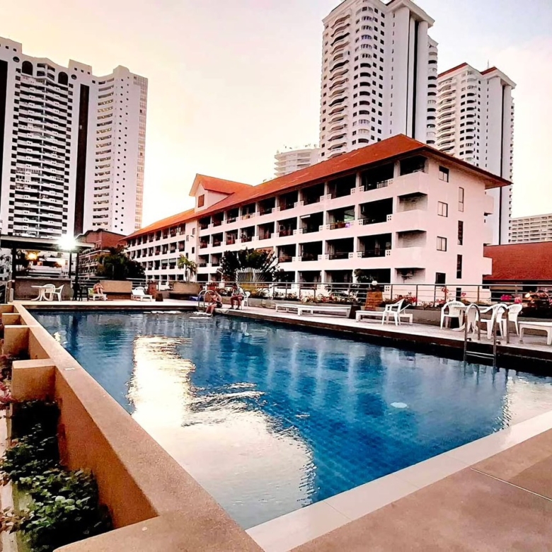 В аренду : Кондоминиум в аренду, всего 2 минуты до моря @ Jomtien Plaza Residence