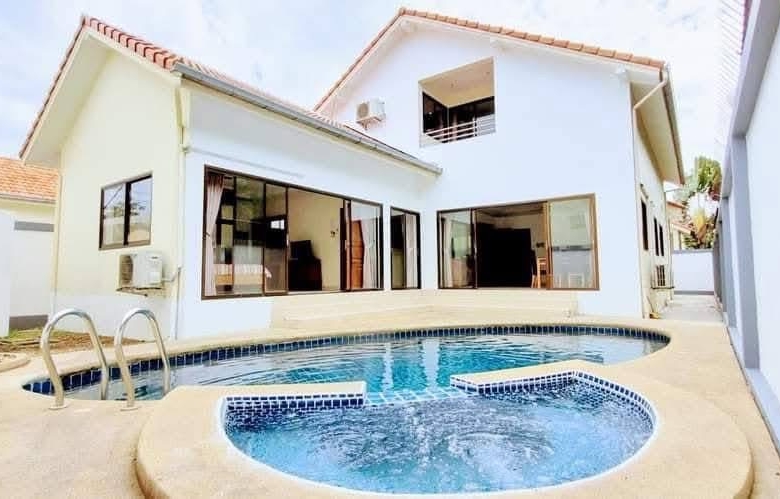 For Rent : 5 Bedroom Pool Villa For Rent at Jomtien, Pattaya
