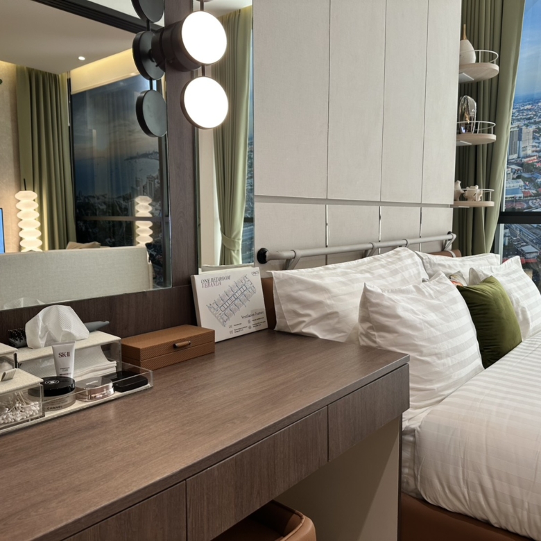For sale : Hot Property in center Pattaya | Luxury 1-Bedroom Unit, Best Investment & Special Promotion