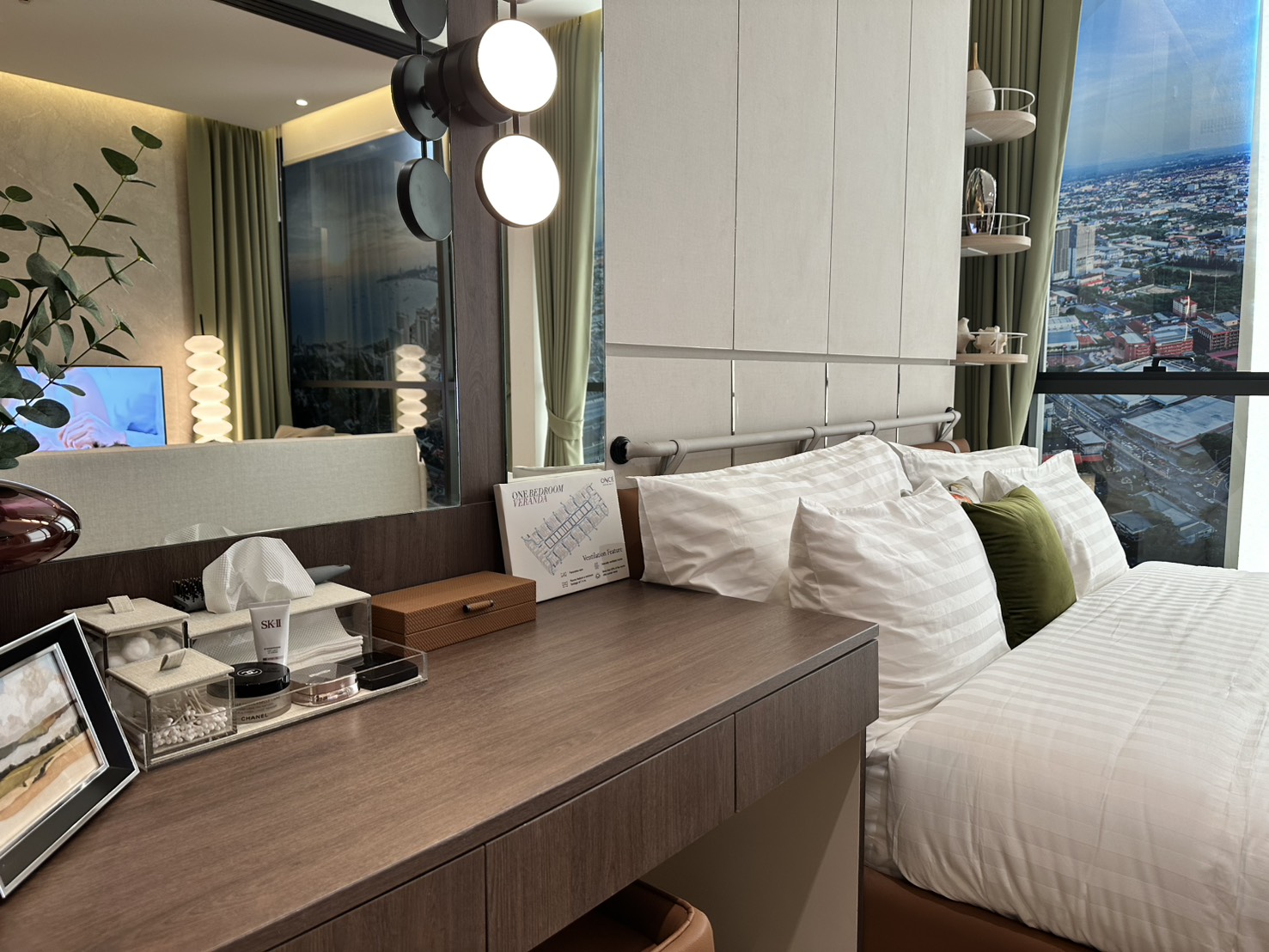 For sale : Hot Property in center Pattaya | Luxury 1-Bedroom Unit, Best Investment & Special Promotion