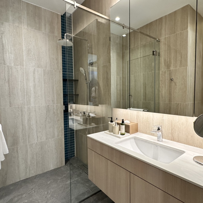 For sale : Hot Property in center Pattaya | Luxury 1-Bedroom Unit, Best Investment & Special Promotion