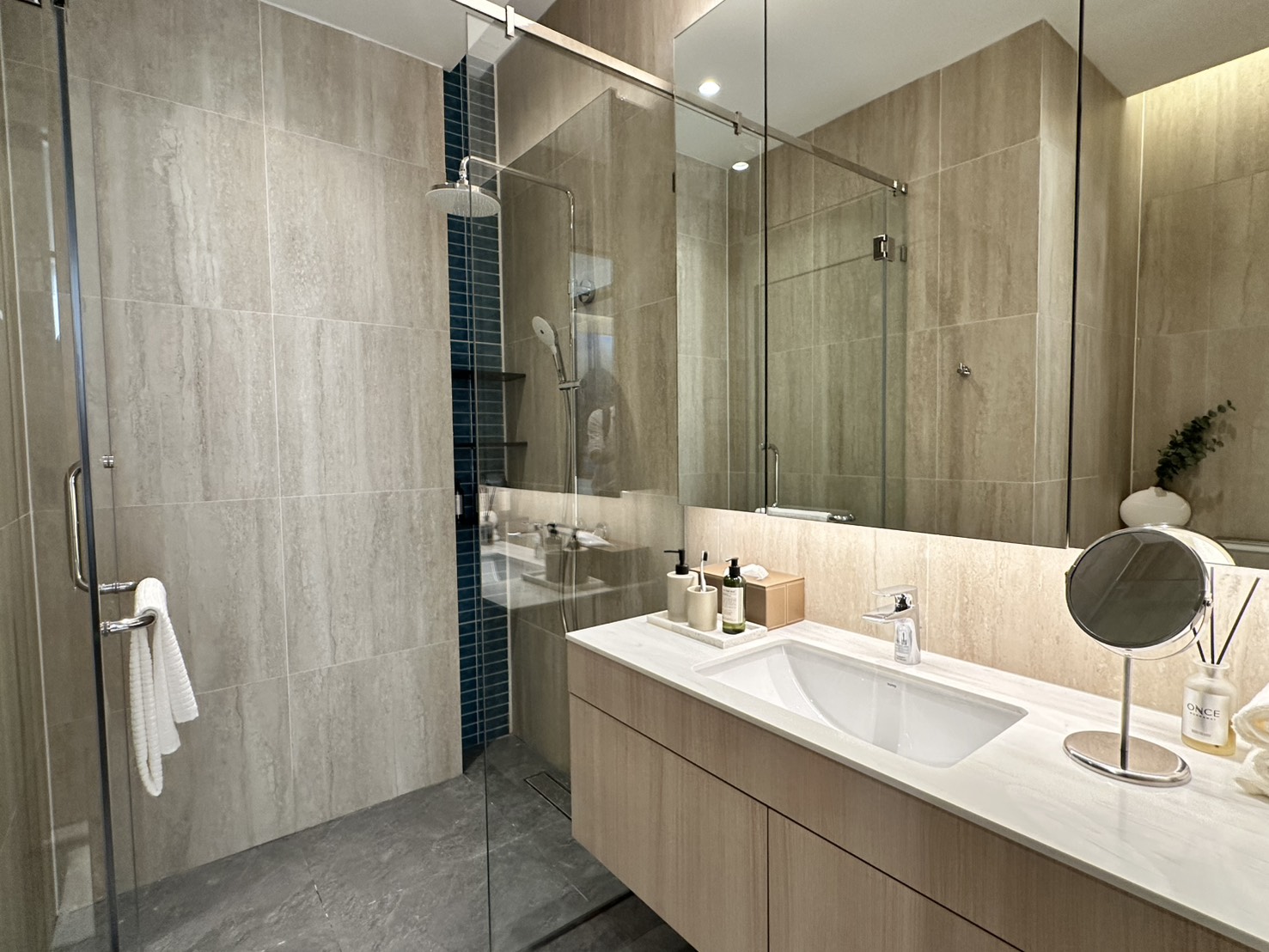 For sale : Hot Property in center Pattaya | Luxury 1-Bedroom Unit, Best Investment & Special Promotion